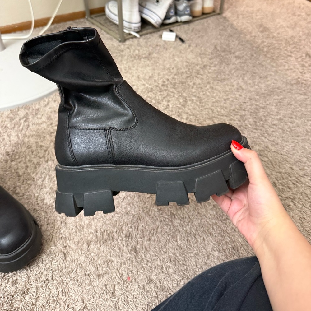 CUTE ALDO CHUNKY BOOT sz 7W